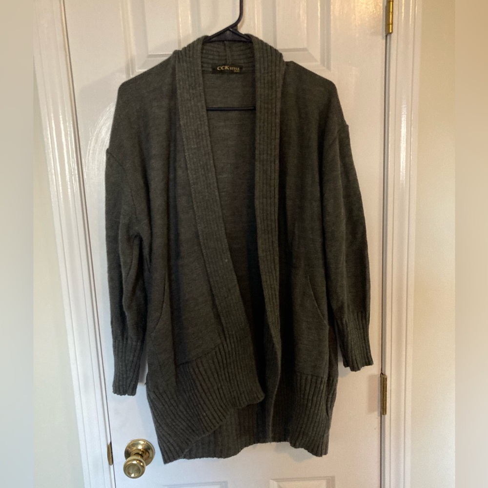 Gray cardigan/jacket with pockets